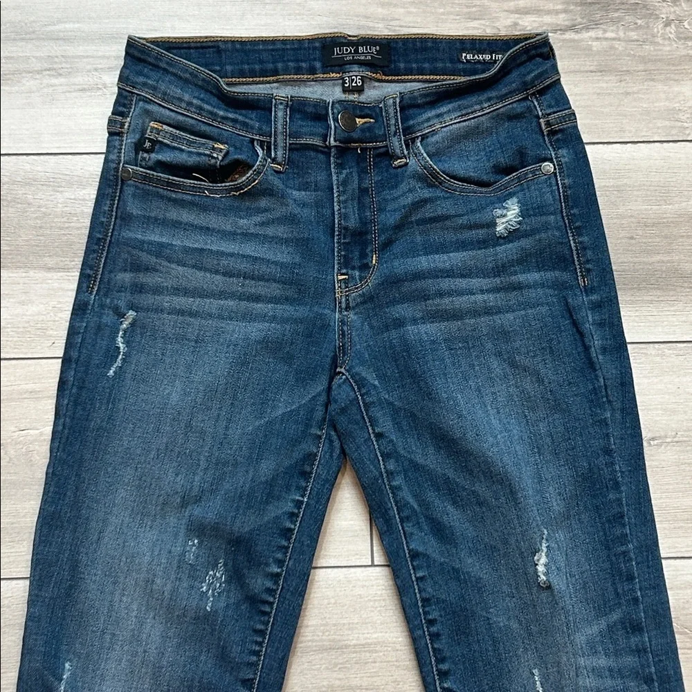 Judy Blue relaxed fit distressed jeans size 26